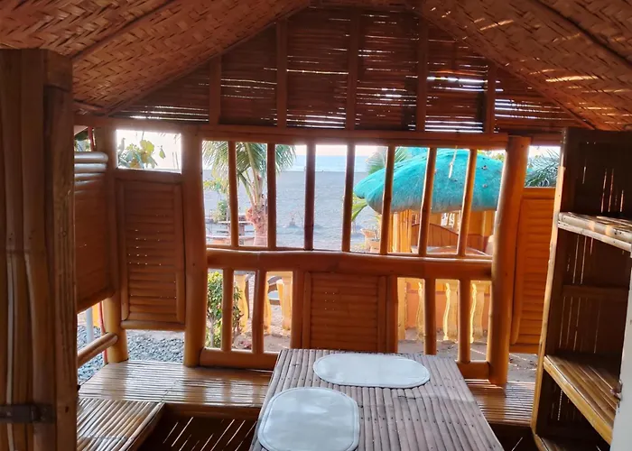 Seabreeze Beachfront Home And Cottages
